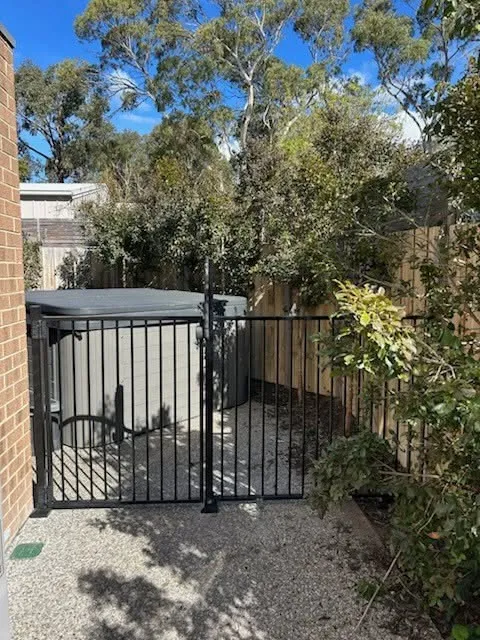 New pool fencing in Cowes - photo 2
